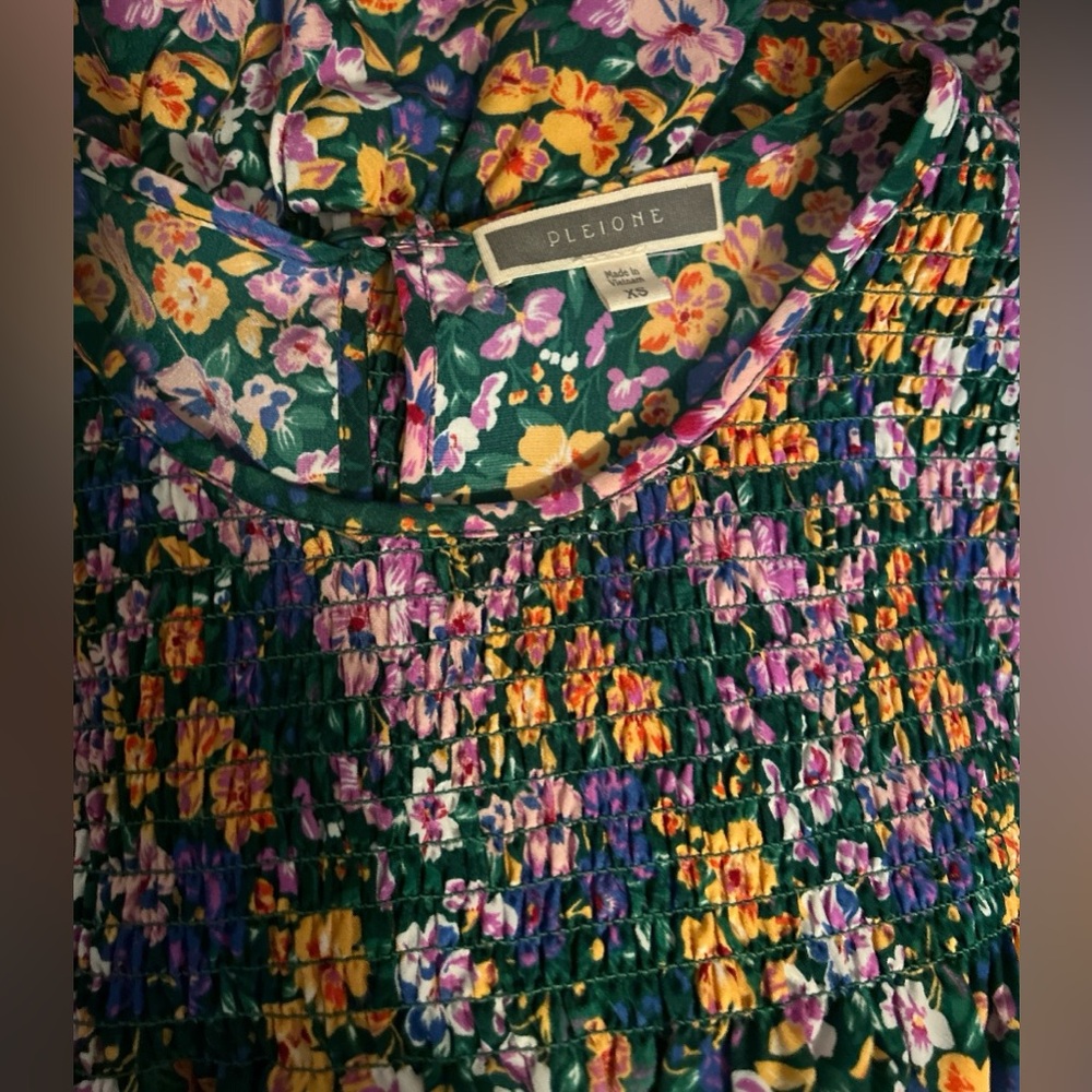 💐ANTHROPOLOGIE!! STUNNING PLEIONE FLORAL SMOCKED TOP! DESIGNER! SLIMMING! - Picture 7 of 16